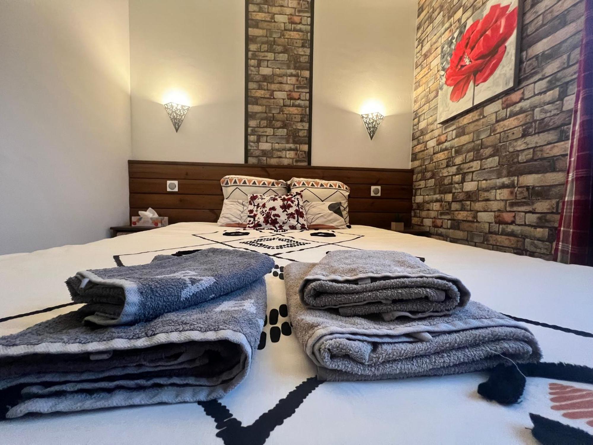 Chambres D'Hotes Le Saint Victor - Provence, Vaucluse ペルヌ・レ・フォンテーヌ エクステリア 写真
