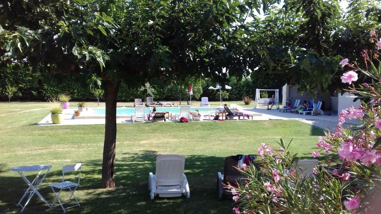 Chambres D'Hotes Le Saint Victor - Provence, Vaucluse ペルヌ・レ・フォンテーヌ エクステリア 写真